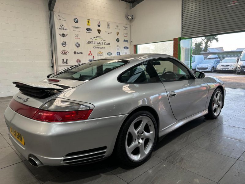 PORSCHE 911